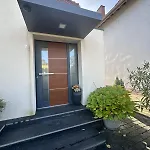 Ecrin 2 Private Free Parking *