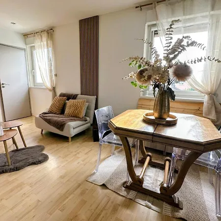 Ecrin 2 Private Free Parking *