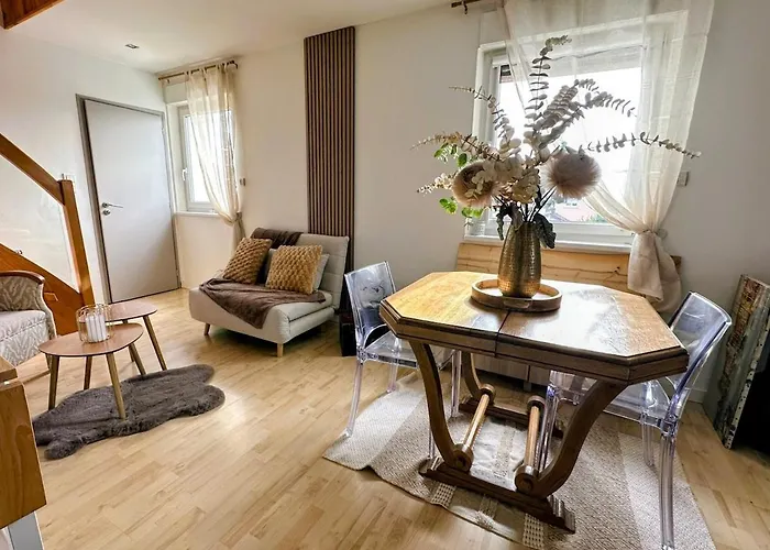 Ecrin 2 Private Free Parking *